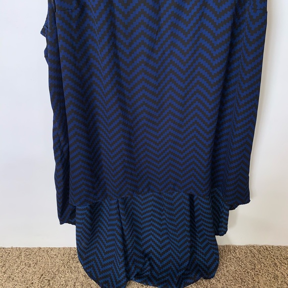Torrid | Blue & Black Chevron Hi-Low Hem Tank - Picture 4 of 7